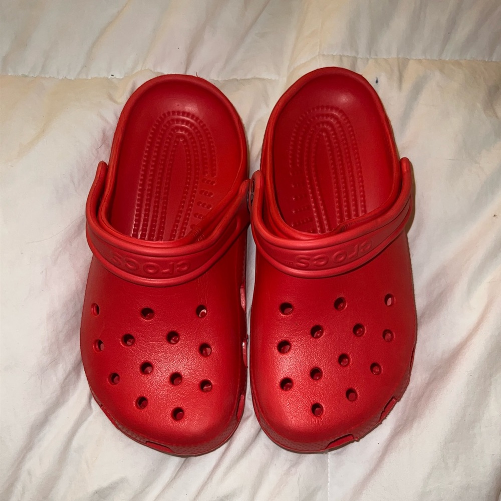 pink crocs size W5